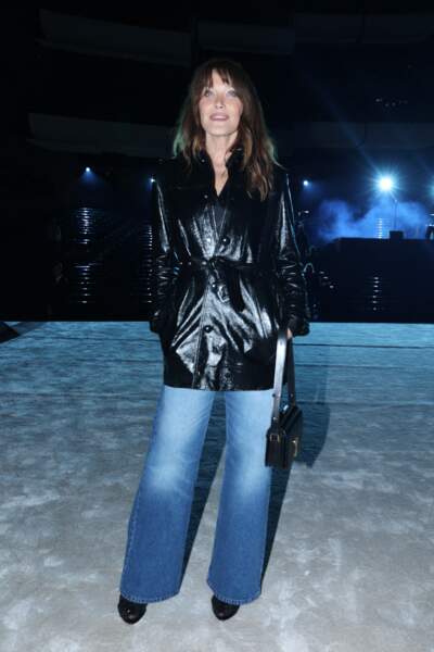 Carla Bruni était présente lors du défilé "Ami" dans le cadre de la fashion week homme à Paris.