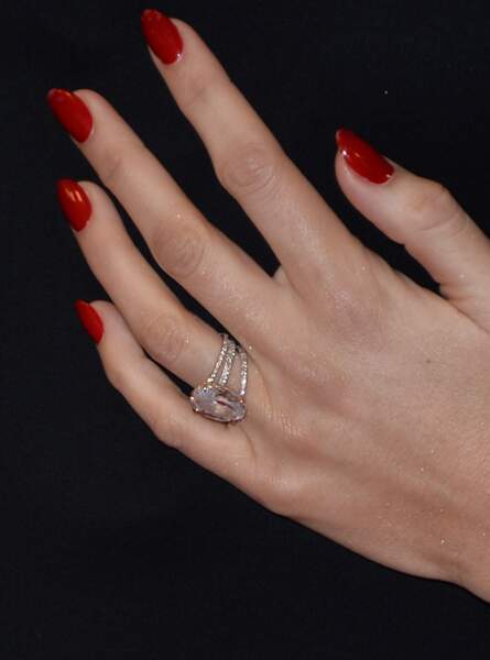 La bague de fiançailles offerte par Ryan Reynolds à Blake Lively est un bijou 7 carats à 2,5 millions de dollars avec un incroyable diamant ovale et un anneau complètement serti