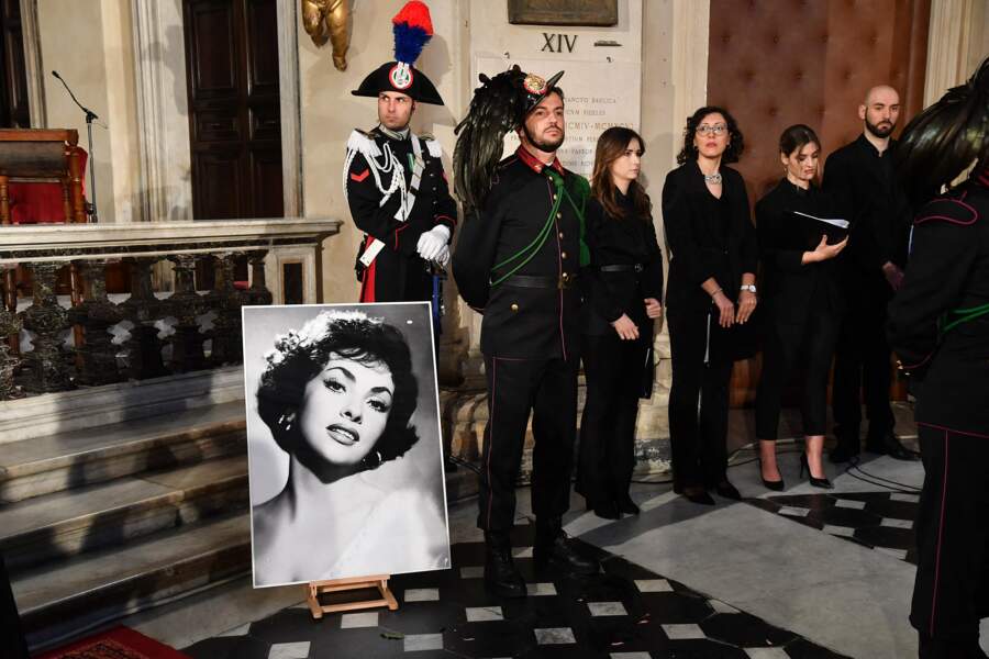 Ce portrait de l’actrice Gina Lollobrigida, au Palais sénatorial de Rome, le 18 janvier 2023, rappelle ô combien la beauté de Gina Lollobrigida, extérieure comme intérieure.