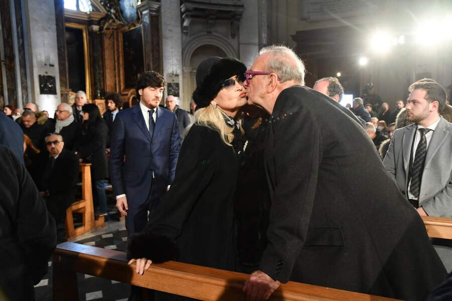 L'actrice Barbara Bouchet était évidemment présente pour faire ses adieux à Gina Lollobridiga.