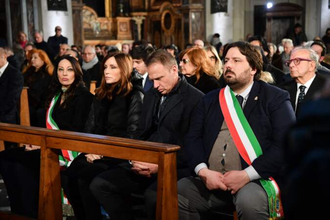La femme politique Lucia Borgonzoni, le ministre de l'agriculture Francesco Lollobrigida ainsi que Domenico Petrini étaient également présents pour ce touchant hommage.