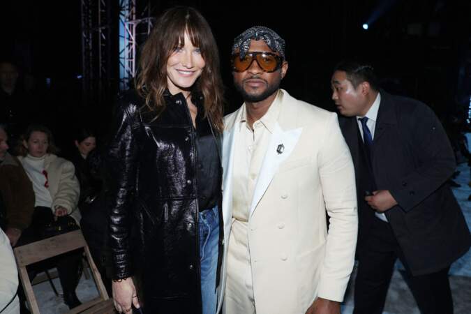 Carla Bruni et le chanteur Usher au défilé "Ami" d'Alexandre Mattiussi à Paris le 19 janvier 2023 pour la présentation de la collection automne-hiver 2023-2024.