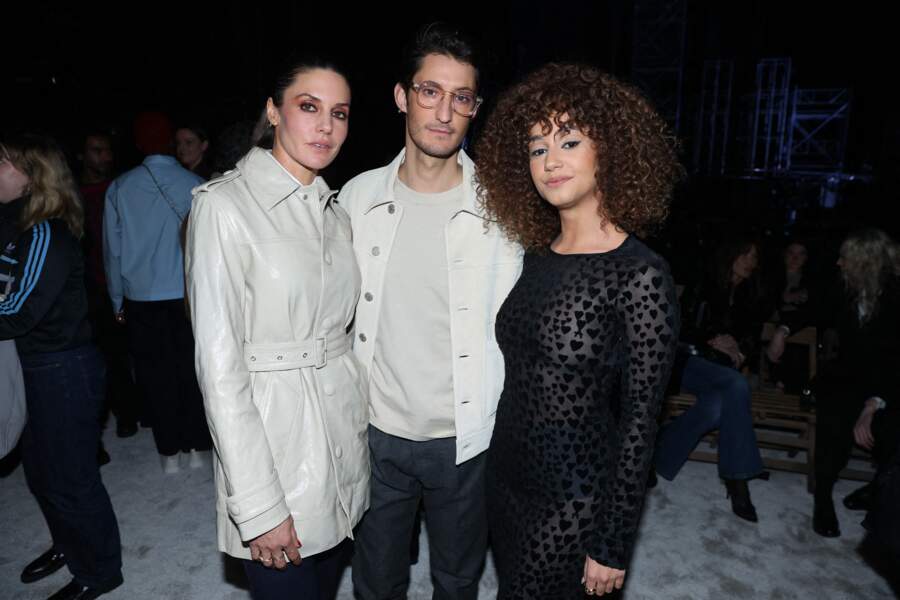 Natasha Andrews, Pierre Niney et Lena Mahfouf au défilé "Ami".