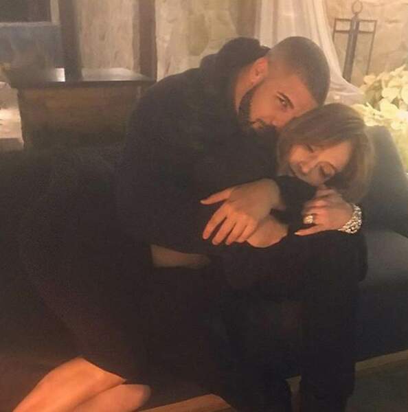 En décembre 2016, la chanteuse poste sur Instagram une photo avec Drake. Ils se sont fréquentés jusqu'à début 2017
