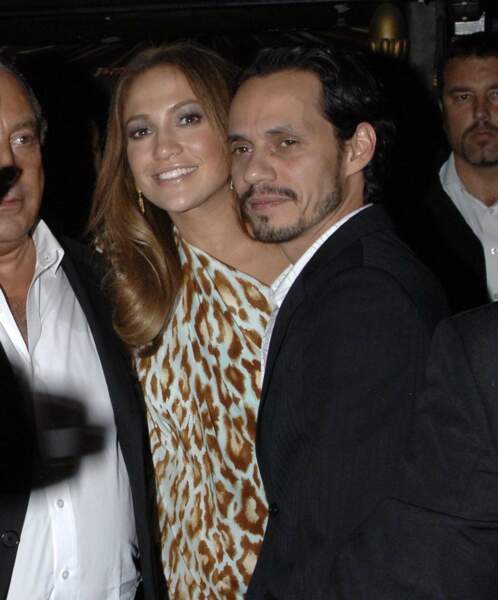 En 2004, Jennifer Lopez commence à fréquenter le chanteur Marc Anthony. Ils se marient la même année