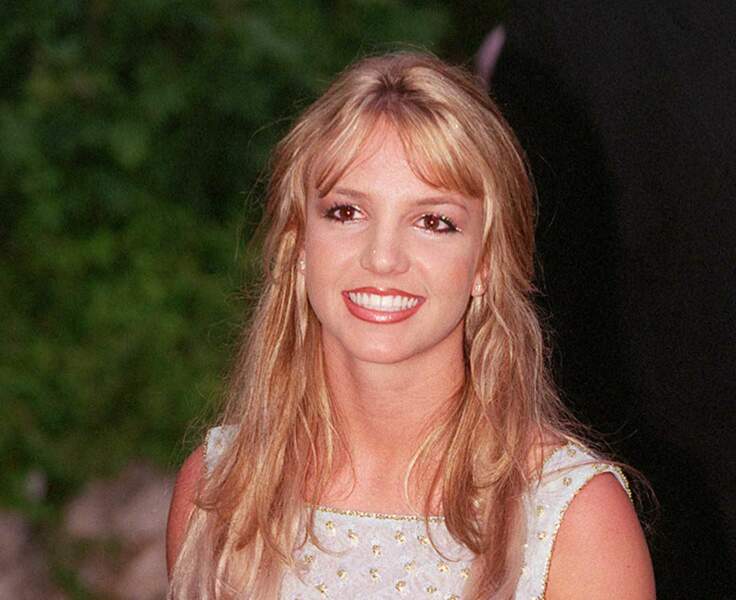 Issue d'une famille chrétienne, la star de la chanson Britney Spears défend au début de sa carrière les valeurs conservatrices américaines. Elle prône la virginité et affirme ne pas vouloir de relations sexuelles avant le mariage. Mais au fil de son parcours, elle a connu plusieurs histoires d'amour.
Découvrez qui sont les hommes de sa vie.