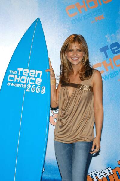 En 2003, l'actrice de 26 ans présente une catégorie de récompenses aux Glamour Awards. Elle tourne aussi Scooby-Doo 2 : les monstres se déchaînent.