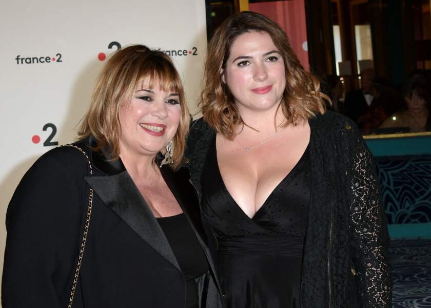 En 2019, Michèle Bernier (63 ans) et sa fille Charlotte Gaccio participent à la 31e cérémonie Les Molières. Cette même année, l'actrice prête ses traits à Constance Meyer pour la 4e saison de Le Stagiaire.
