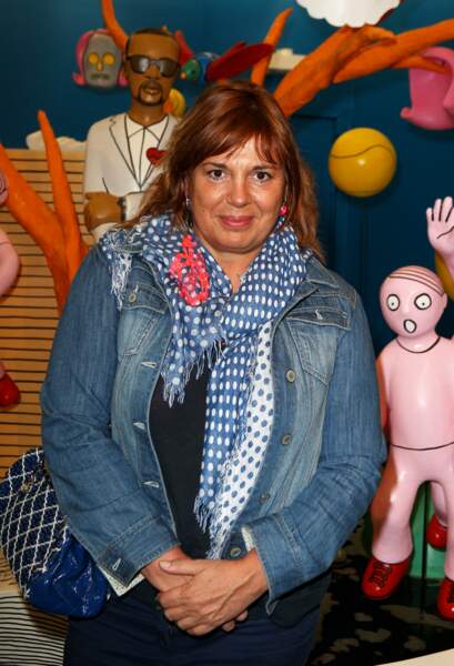 En 2012, Michèle Bernier (56 ans) rejoint l'équipe de On n'demande qu'à en rire de façon plus régulière, puis joue dans Nos chers voisins et dans la série La smala s'en mêle diffusée sur France 2 (2012–2014).