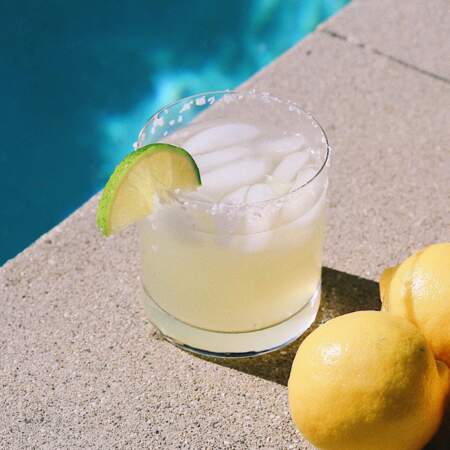Avec une base de jus de citron, tequila et triple sec, la margarita se classe parmis les cocktails les moins caloriques, comptez 140 ckal.