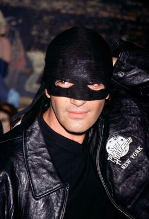 En 2005, il retrouve son rôle de Zorro dans la suite du film, La Légende de Zorro