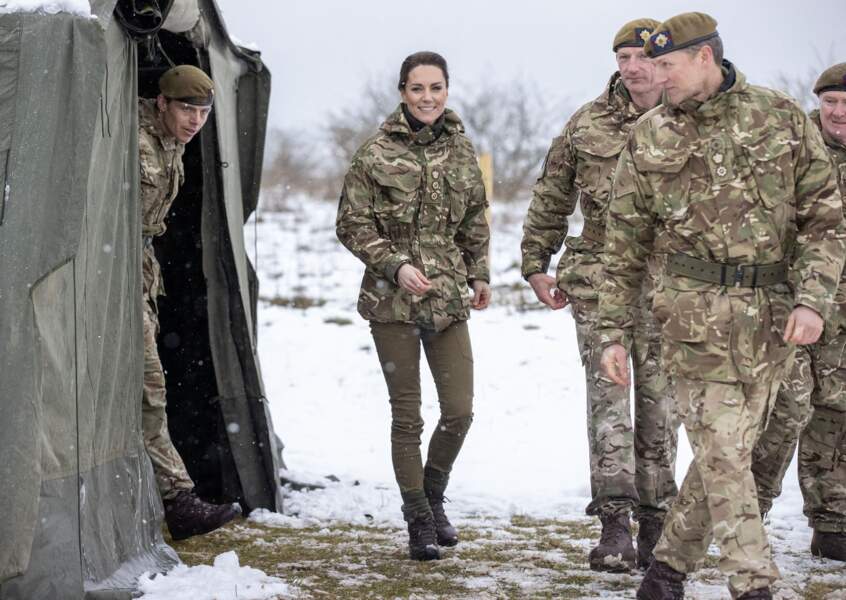 En amont, Kate Middleton a pris connaissance du travail effectué par les gardes irlandais et rencontré des gardes des compagnies Number One et Number Two.