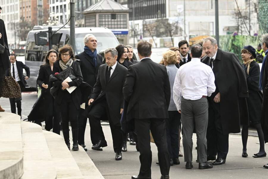 Nicolas Sarkozy et ses proches aux obsèques de Pal Sarkozy, le 9 mars 2023 à l'église Saint-Jean-Baptiste à Neuilly-sur-Seine.