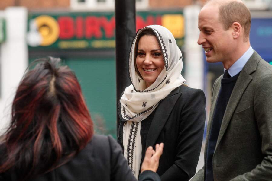 Le 9 mars 2023, le prince William et Kate Middleton, prince et princesse de Galles, se sont rendus dans le centre communautaire Hayes Muslim Centre, à Londres. 
Une sortie durant laquelle la princesse a commis une petite boulette.