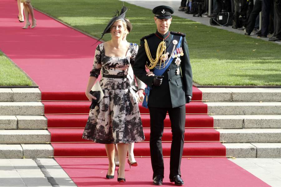 Le couple royal apparaît toujours aussi complice au mariage religieux du prince Guillaume de Luxembourg et de la comtesse Stephanie de Lannoy à Luxembourg.