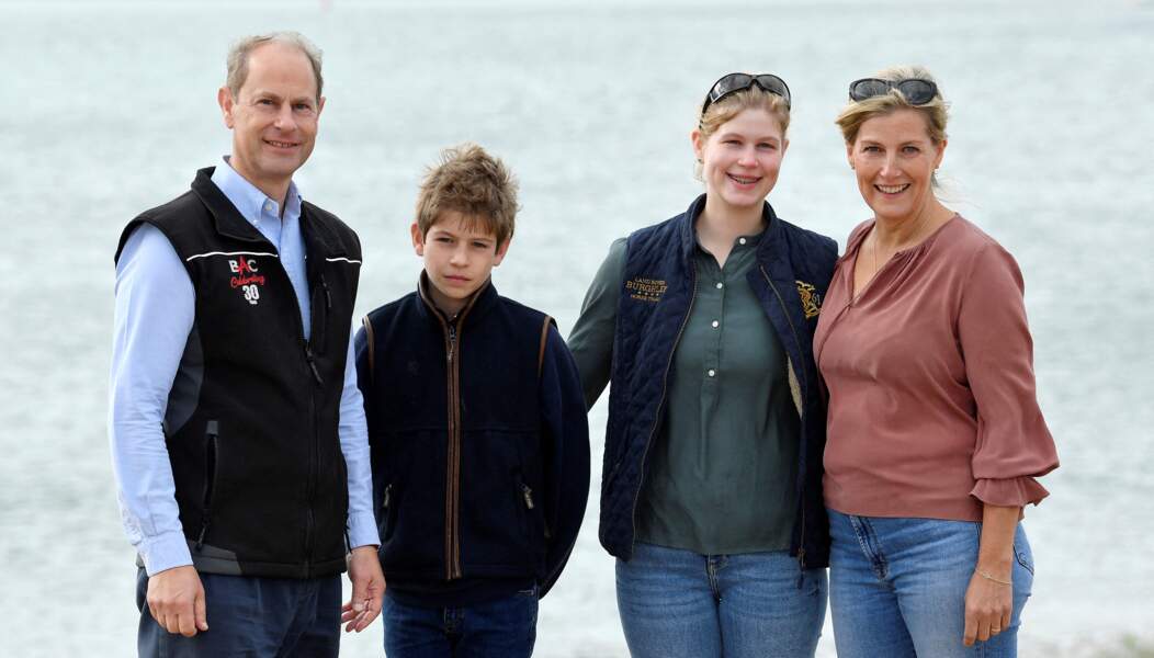 Le prince Edward et Sophie Rhys-Jones multiplient les activités bénévoles avec leurs enfants pour les sensibiliser aux causes environnementales.