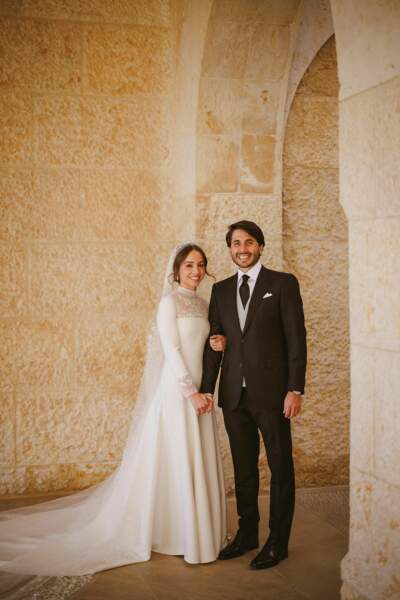 La princesse Iman de Jordanie et son mari Jameel Alexander Thermiotis posent devant le photographe lors de leur mariage à Amman le 12 mars 2023