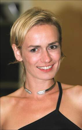 En 2001, Sandrine Bonnaire, devient marraine de la journée de l'autisme. Elle a 34 ans 