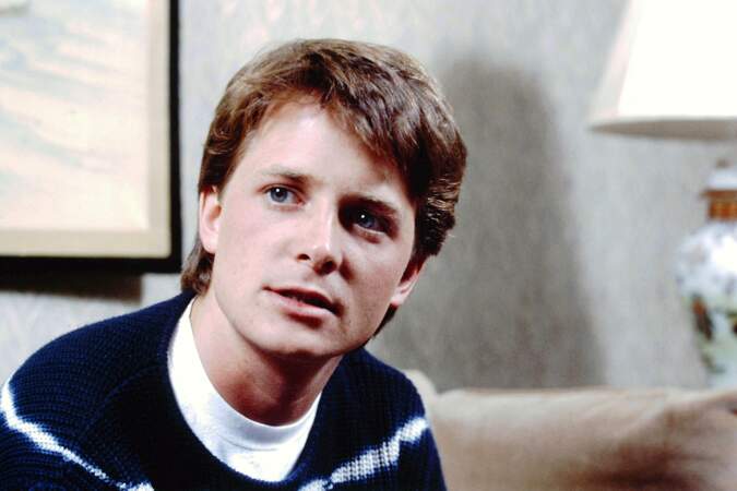Michael Andrew Fox, dit Michael J. Fox, est un acteur, auteur, producteur et militant canado-américain né le 9 juin 1961 à Edmonton en Alberta.
Sur cette photo prise en 1985, il a 24 ans. La même année, il décroche son rôle dans le film de science-fiction Retour vers le futur du cinéaste Robert Zemeckis.