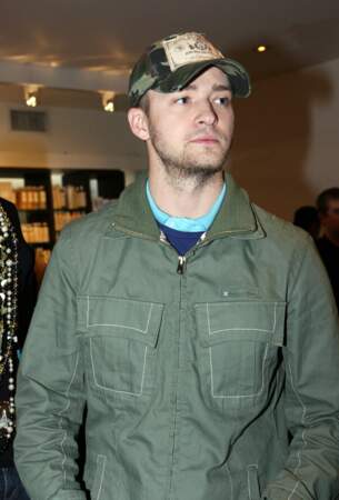 En 2005, Justin Timberlake sort sa ligne de vêtements. Sur cette photo prise lors de la soirée de lancement de la marque, il a 24 ans 