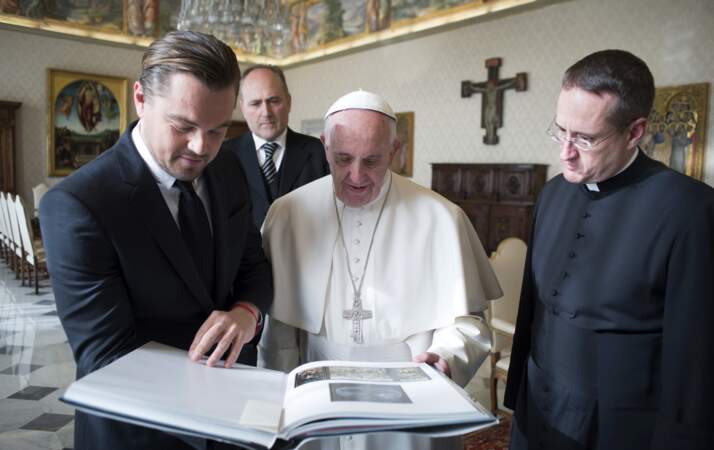 Leonardo DiCaprio a aussi remis au souverain pontife un chèque provenant de sa fondation caritative. 