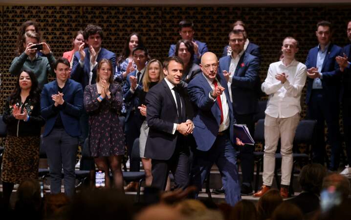 Le président Emmanuel Macron prononce un discours à l'invitation de l'institut Nexus au théâtre Amare à La Haye lors de sa visite d'état de deux jours aux Pays-Bas le 11 avril 2023. 