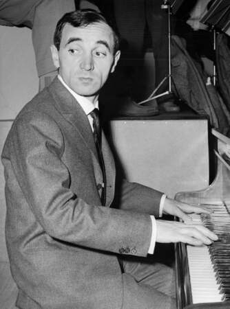 Les plus belles images de la carrière de Charles Aznavour - Voici
