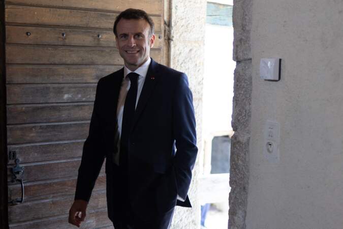Le président Emmanuel Macron représentera la France. Il viendra accompagné de son épouse, Brigitte Macron.