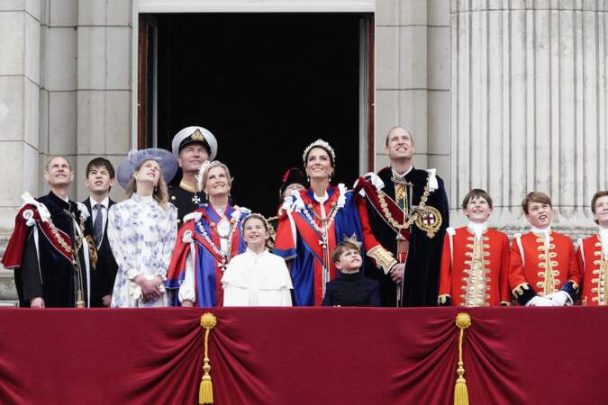 La famille royale au balcon de Buckingham Palace lors du couronnement de Charles III et Camilla