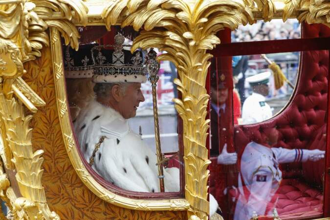 Couronnement de Charles III : le roi et la reine Camilla rentrent à Buckingham après la cérémonie