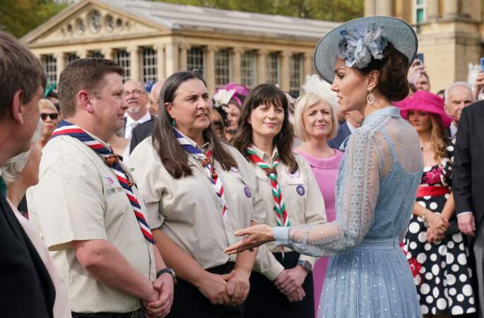 La princesse de Galles en pleine discussion dans les jardins de Buckingham Palace, le 9 mai 2023