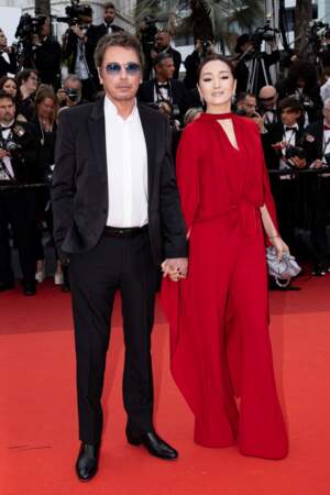 Jean-Michel Jarre et sa femme Gong Li montent les marches pour le film Indiana Jones et le Cadran de la destinée lors du Festival de Cannes 2023