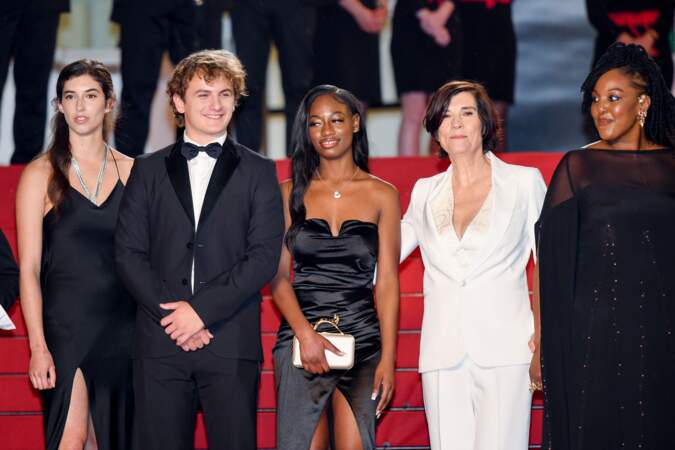 L'équipe du film Le retour, présenté le 17 mai 2023 au palais des Festivales de Cannes. Harold Orsini, Aissatou Dialo Sagna, Catherine Corsini et Esther Gohourou sont sur le tapis rouge