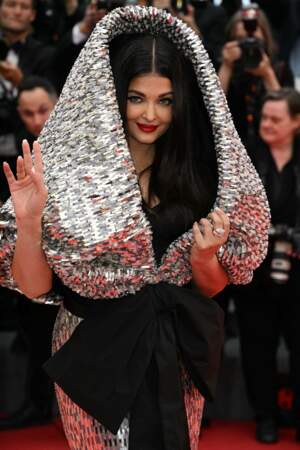 Aishwarya Rai Bachchan, la star de Bollywood, monte les marches pour le film Indiana Jones et le Cadran de la destinée lors du Festival de Cannes 2023