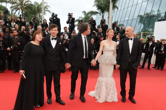 Festival de Cannes 2023 - Montée des marches du film The Zone Of Interest : l'équipe du film présenté sur cette montée des marches avec Sandra Huller, Jonathan Glazer, Christian Friedel et Ewa Puszczynska