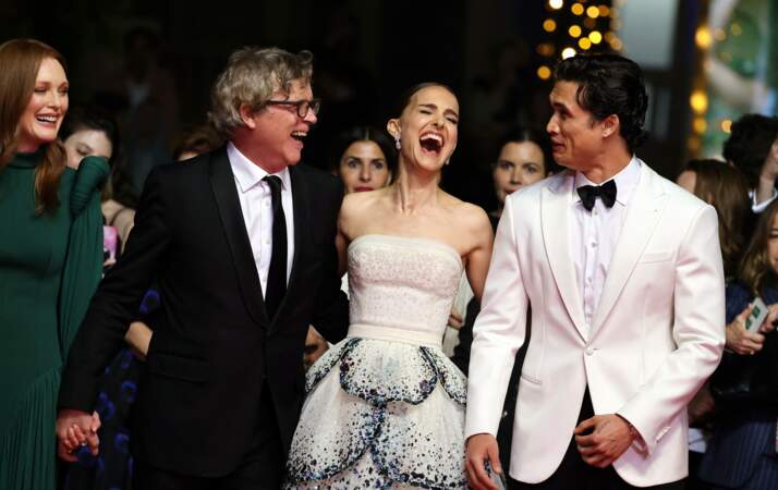 Festival de Cannes 2023 - Montée des marches du film May December : Natalie Portman rit aux éclats