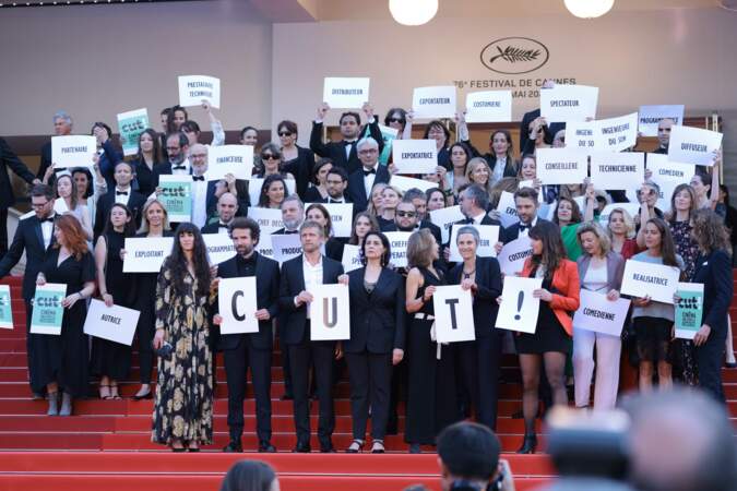 Festival de Cannes 2023 - Montée des marches du film Club Zero : le collectif « Cut ! » manifeste sur le tapis rouge pour défendre la transition écologique
