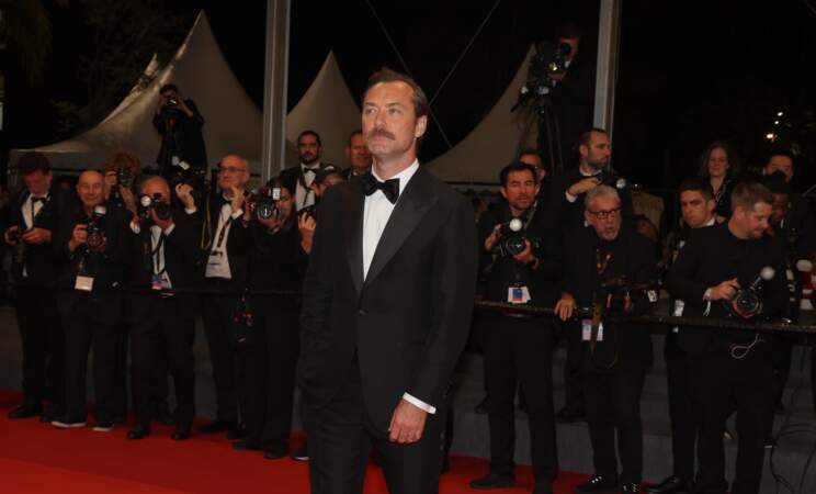 Festival de Cannes 2023 - Montée des marches du film Firebrand (Le jeu de la reine) : Jude Law