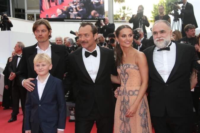 Festival de Cannes 2023 - Montée des marches du film Firebrand (Le jeu de la reine) : Sam Riley, Jude Law, Alicia Vikander et Karim Aïnouz