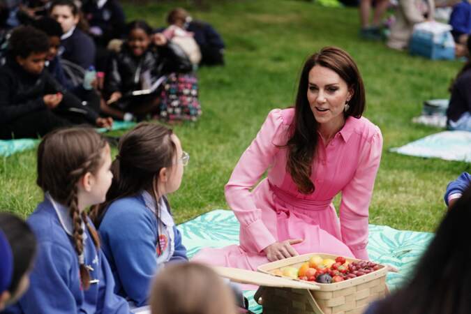 Pour cette visite surprise, Kate Middleton a participé au pique-nique des enfants à l'exposition horticole Chelsea Flower Show à l'hôpital royal de Chelsea à Londres, le 22 mai 2023.