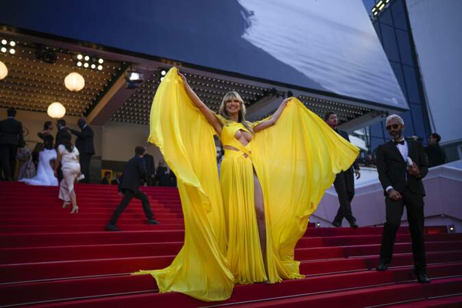 Festival de Cannes 2023 - Montée des marches du film La passion de Dodin Bouffant : Heidi Klum
