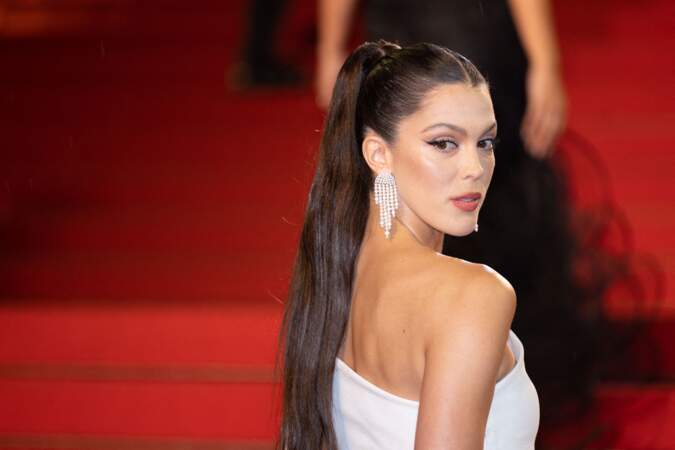 Festival de Cannes 2023 - Iris Mittenaere, Miss France 2016, pour la montée des marches du film Le Retour