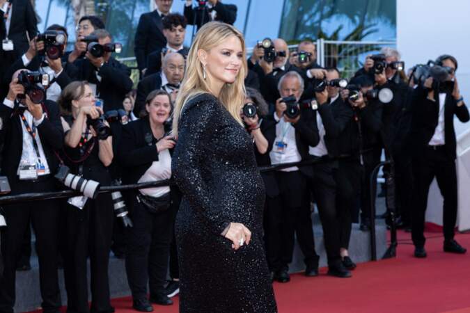 Festival de Cannes 2023 - Montée des marches du film La passion de Dodin Bouffant : Virginie Efira
