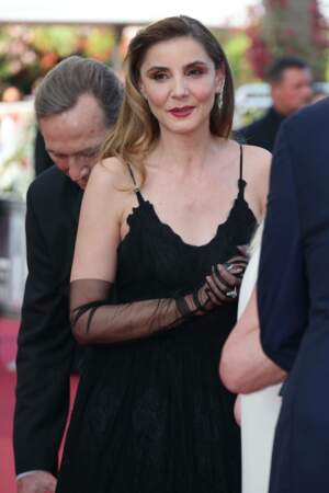 Festival de Cannes 2023 - Montée des marches du film L'Eté dernier : l'actrice Clotilde Courau