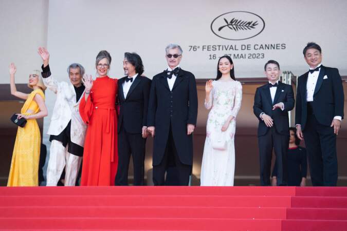 Festival de Cannes 2023 - Montée des marches du film Perfect Days de Wim Wenders : Aoi Yamada, Min Tanaka, Donata Wenders, Wim Wenders et l'acteur Koji Yakusho