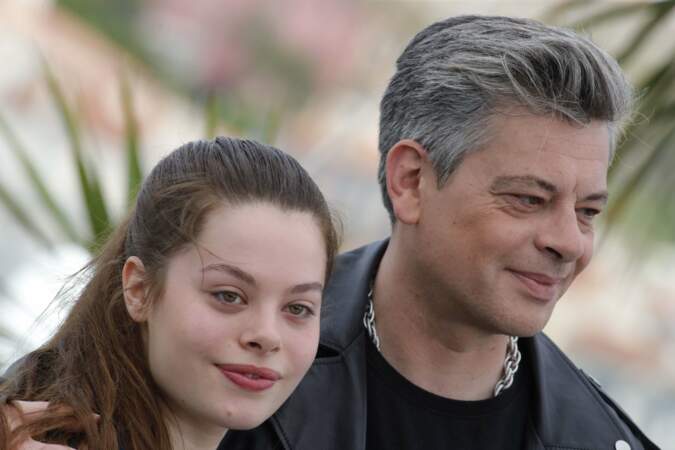 Benjamin Biolay et sa fille Anna Biolay lors du photocall de Rosalie au 76ème festival de Cannes