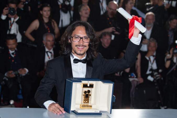 Festival de Cannes 2023 - Pham Thien An reçoit le prix de la Caméra d'or pour le film Inside The Yellow Cocoon Shell.