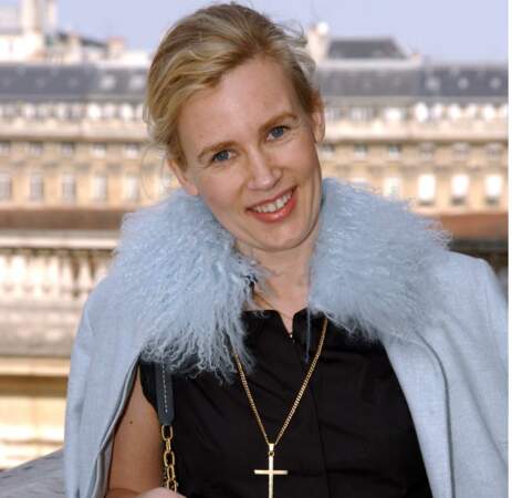 Hélène Darroze fonde en 1999 son restaurant gastronomique traditionnel landais dans le 6e arrondissement de Paris.
En 2001, moins d'un an après l'ouverture elle obtient sa première étoile au guide Michelin, puis la seconde en 2003, elle a alors 36 ans. C'est la seule femme en activité avec Anne-Sophie Pic à détenir ces trophées.