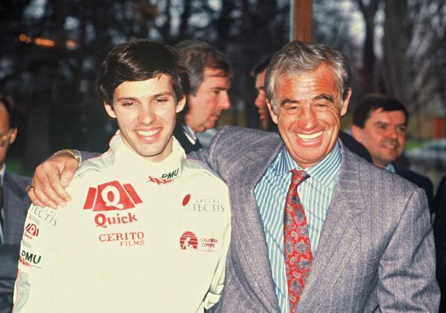 Paul Belmondo, le dernier enfant de Jean-Paul Belmondo et d'Elodie Constantin s'illustre en tant que coureur professionnel, en 1980. Il est bon dans ce qu'il fait et rend fier son père.