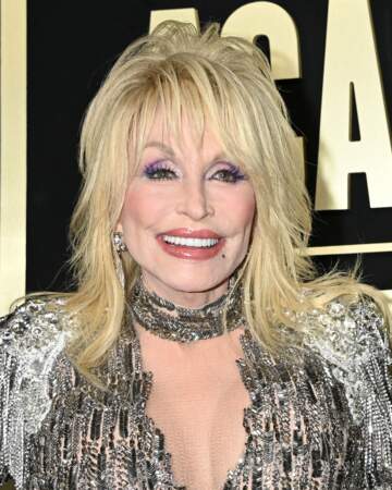 La chanteuse Dolly Parton détient la 10ème place des célébrités qui ont gagné le plus d'argent.